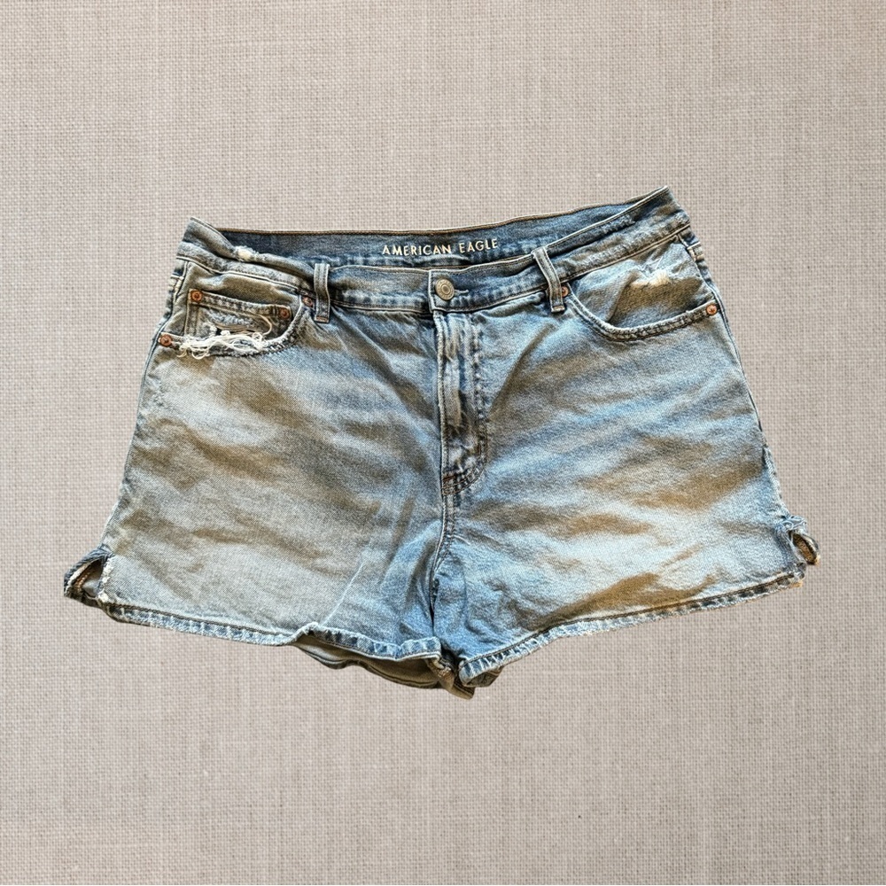 AMERICAN EAGLE Women’s 90’s Boyfriend Denim Shorts